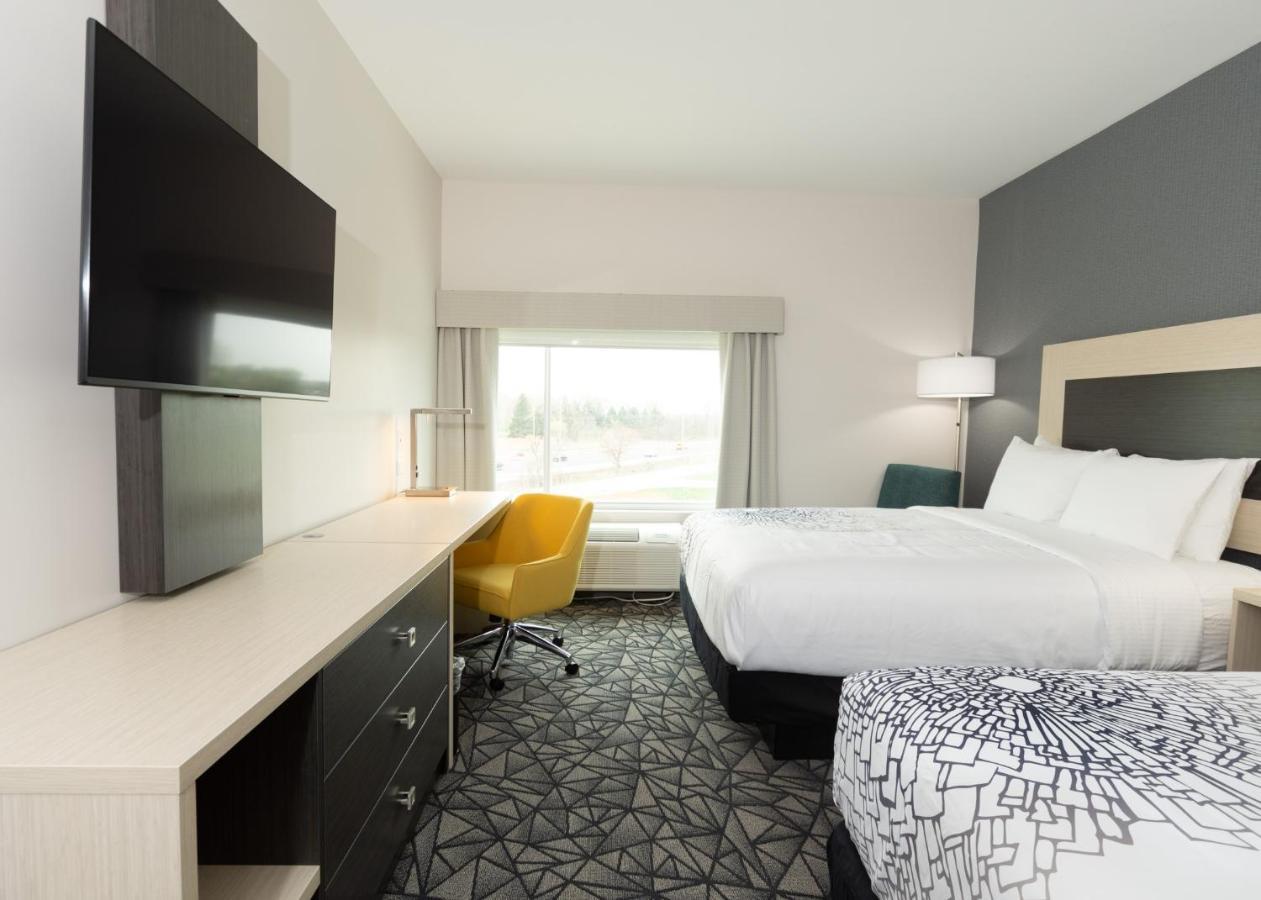La Quinta Inn & Suites By Wyndham Shorewood מראה חיצוני תמונה