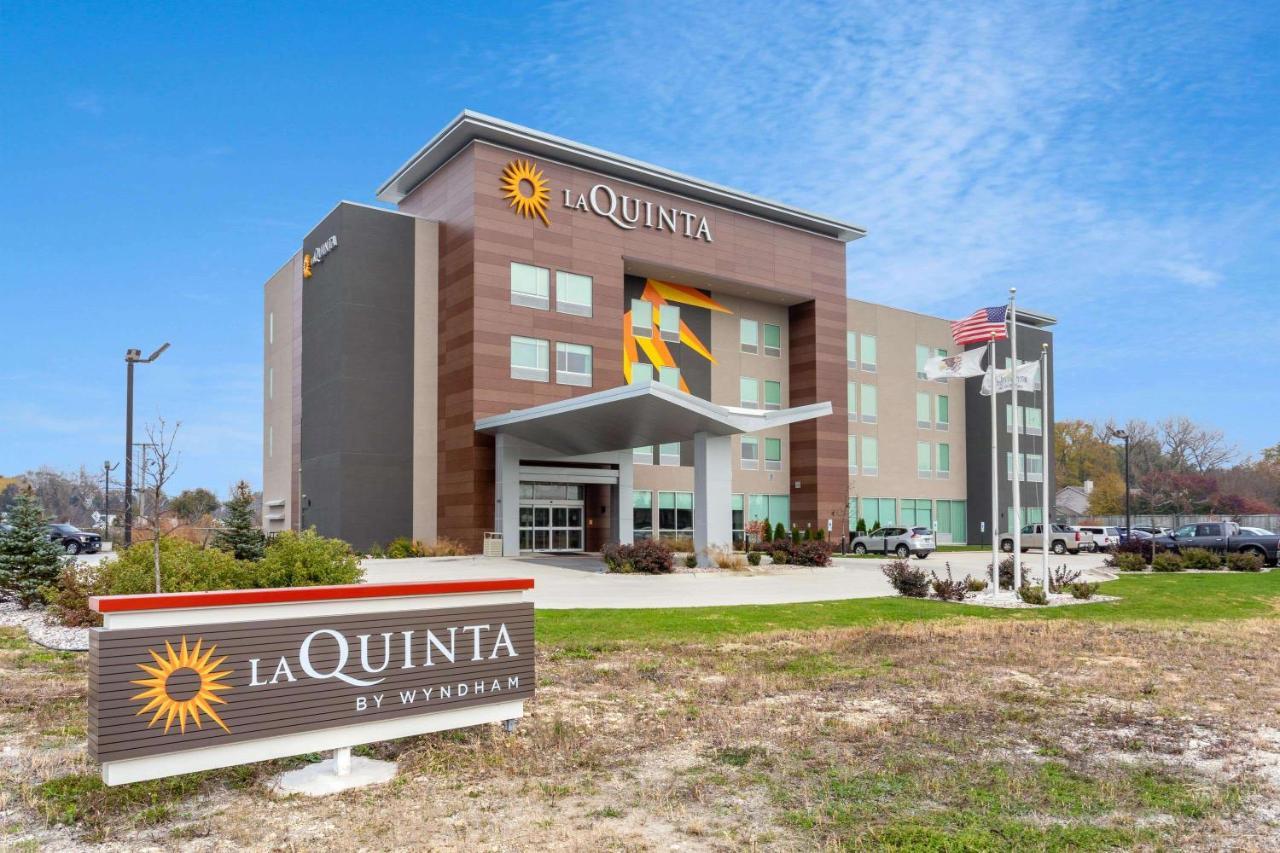La Quinta Inn & Suites By Wyndham Shorewood מראה חיצוני תמונה