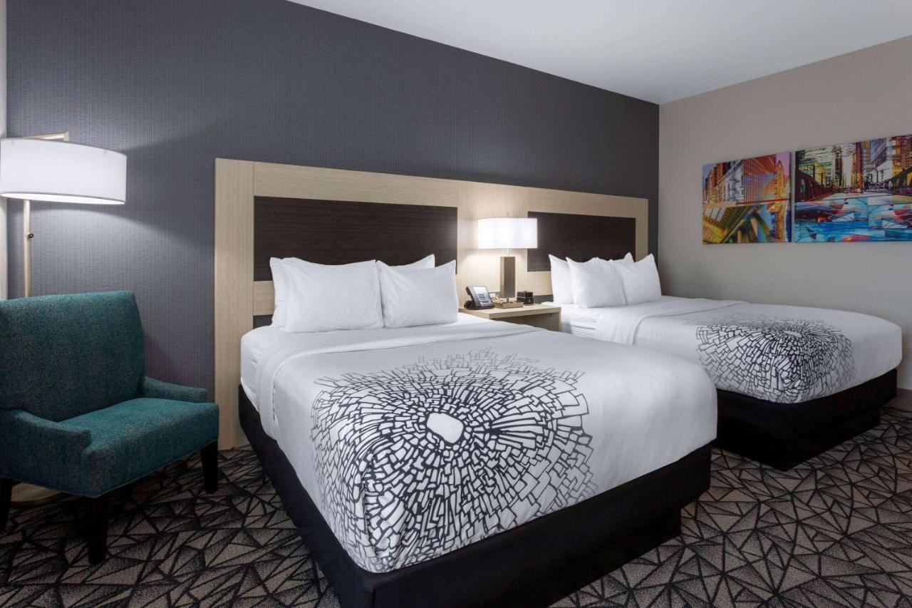La Quinta Inn & Suites By Wyndham Shorewood מראה חיצוני תמונה
