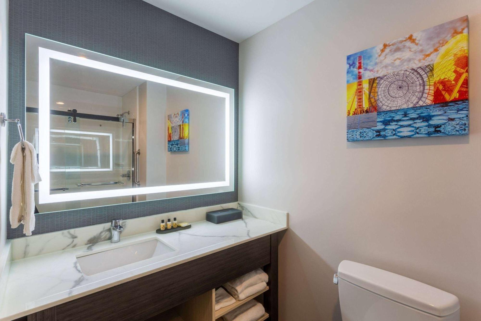 La Quinta Inn & Suites By Wyndham Shorewood מראה חיצוני תמונה