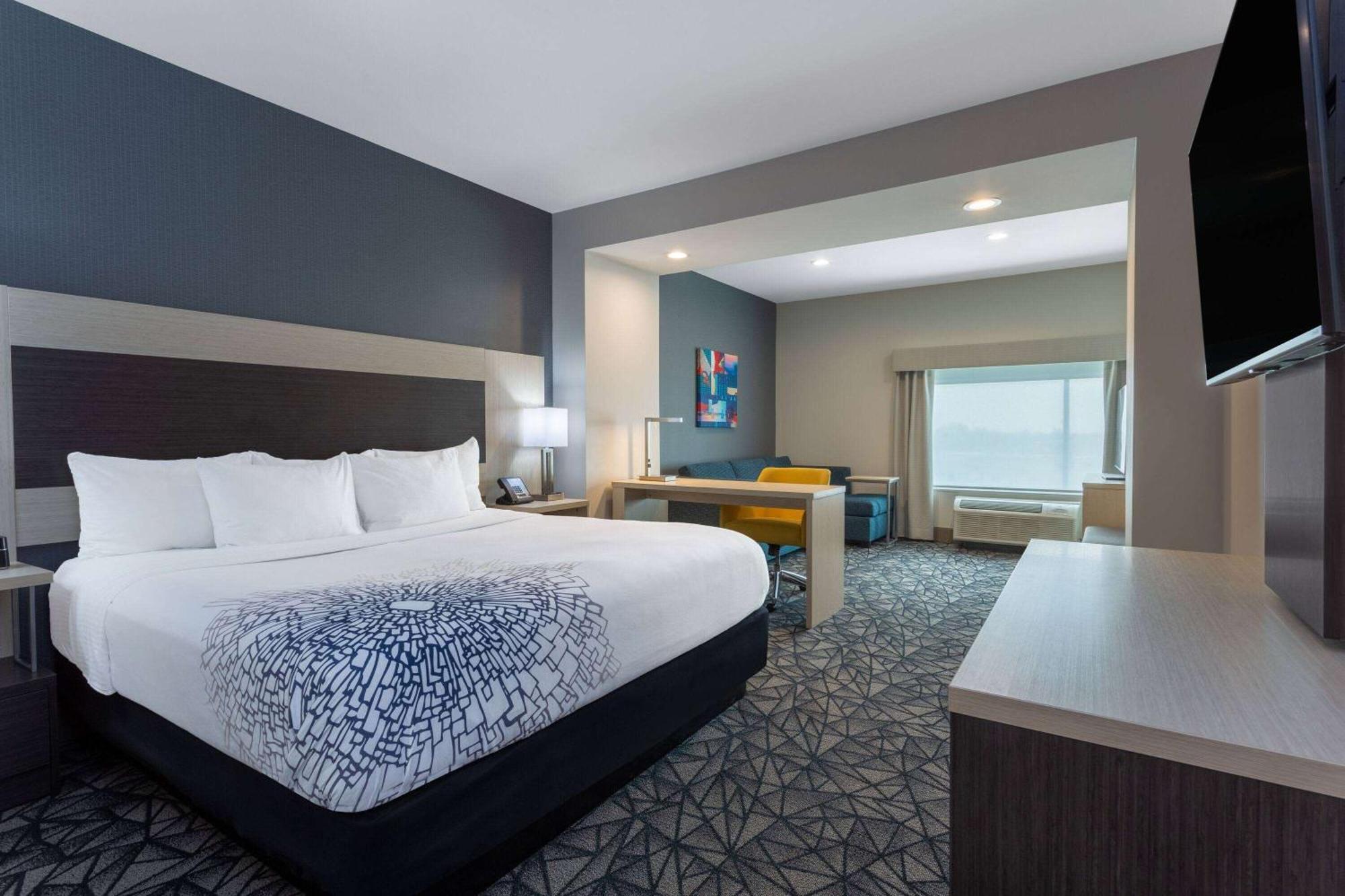 La Quinta Inn & Suites By Wyndham Shorewood מראה חיצוני תמונה